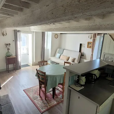 Le Vieux Vinzelles Ferienhaus *